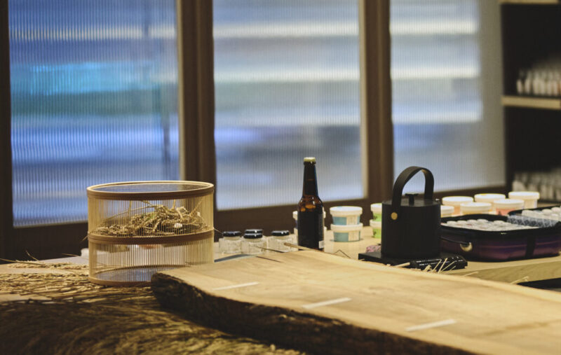 [ hounobi ]　To/&co.初の企画展にて、「カラ -kara-」が空間演出に使用されました